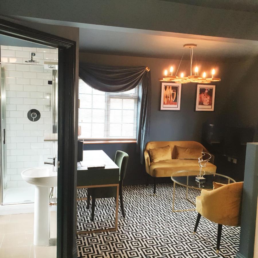 The Belle Hotel Royston Bagian luar foto